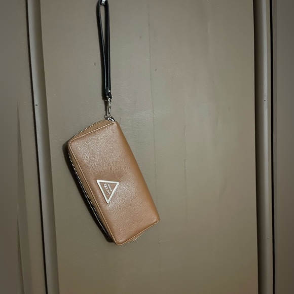 Guess wallet - Picture 1 of 3
